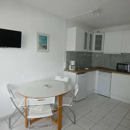 Διαμέρισμα Avec Piscine, Loggia Et Parking A 150m De La Plage, - Fr-1-328-123 Λα Γκραντ-Μοτ