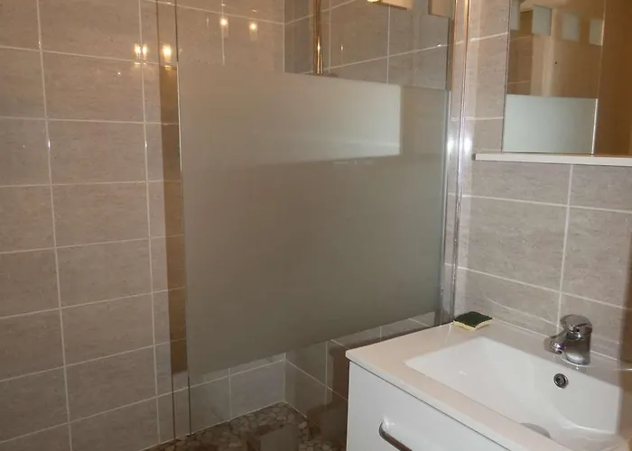 Appartement Avec Piscine, Loggia Et Parking A 150m De La Plage, - Fr-1-328-123